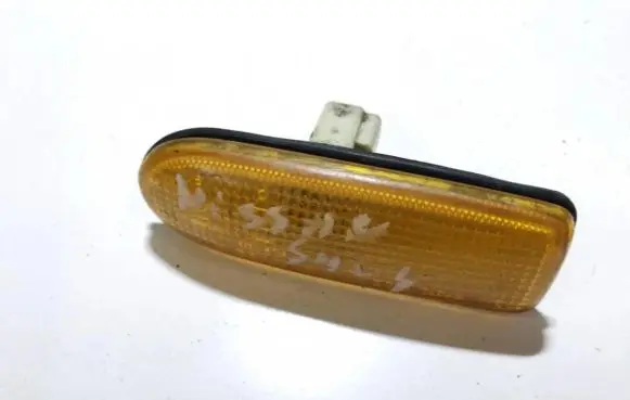 Nissan Sunny Front fender indicator light