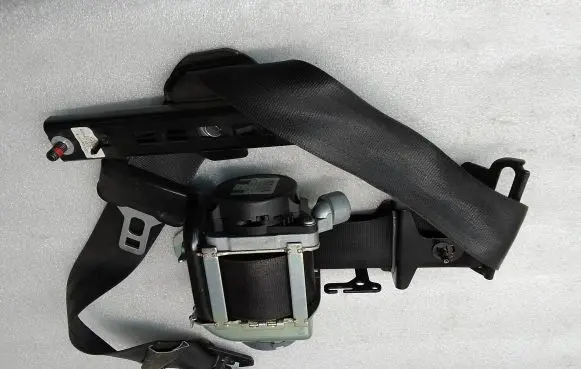 Volvo S60 Front seatbelt 39800482