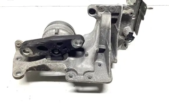 Nissan Qashqai Engine mount bracket 11220JD700
