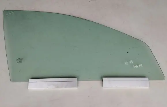 Volvo XC70 Front door window glass four-door 43R001106 E000186