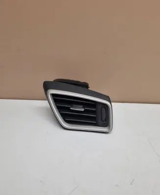 Nissan Qashqai Dashboard side air vent grill/cover trim 30490027