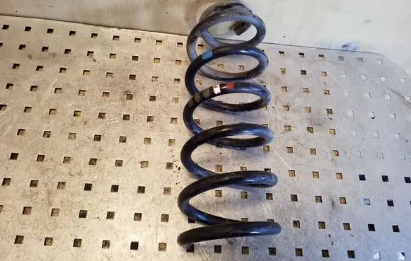 Mercedes-Benz C W205 Front coil spring