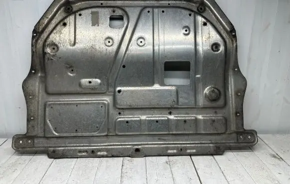 Volkswagen Eos Engine splash shield/under tray 1Q0825237A