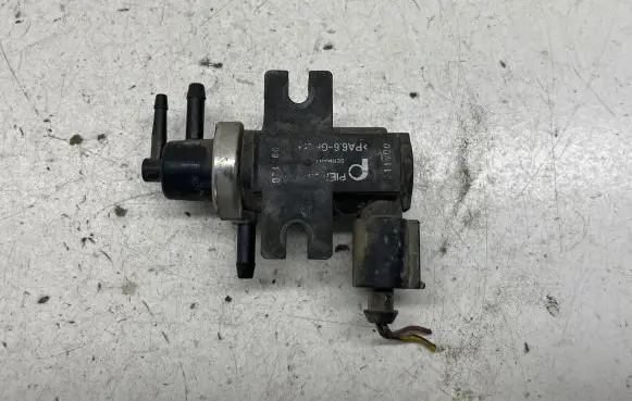 Skoda Octavia Mk1 (1U) Turbo solenoid valve 1J0906627 72290320