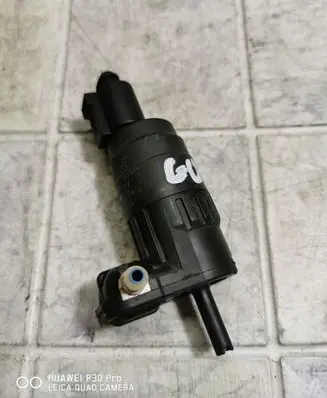 Volkswagen Golf V Windscreen/windshield washer pump 1T0955651A