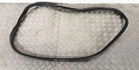 Volvo V40 Cross country Trunk rubber seal (body) 