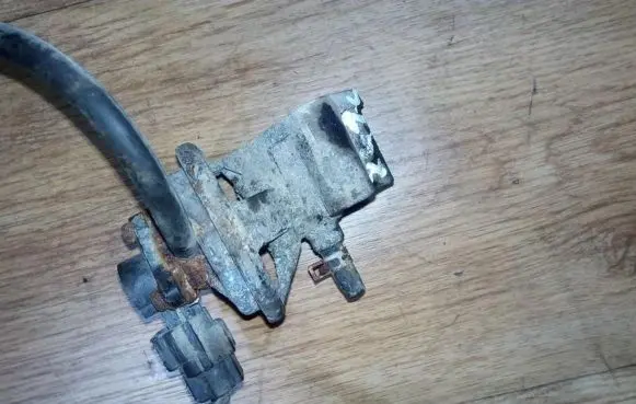 Mazda 323 F EGR valve k5t710