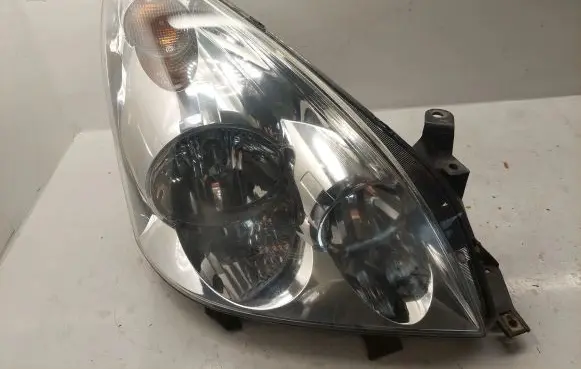 Toyota Corolla Verso AR10 Headlight/headlamp 811300F010 7357230400