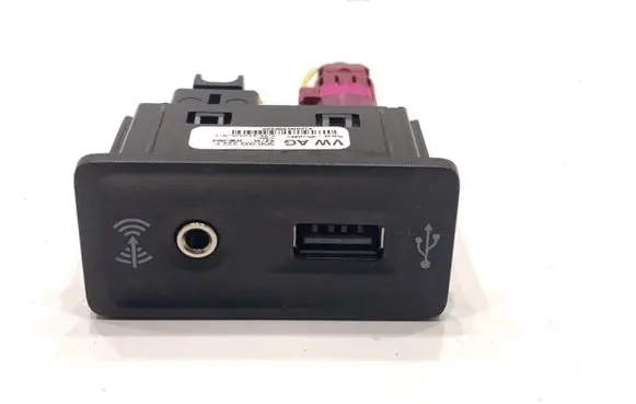Volkswagen Golf VII USB socket connector 5G0035222F