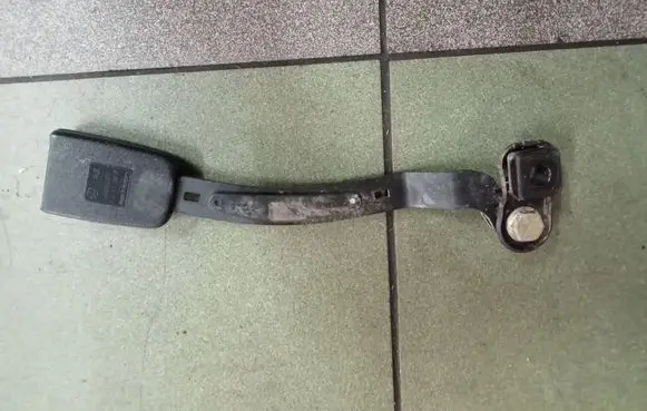 Volkswagen Golf IV Front seatbelt buckle 1J4858472