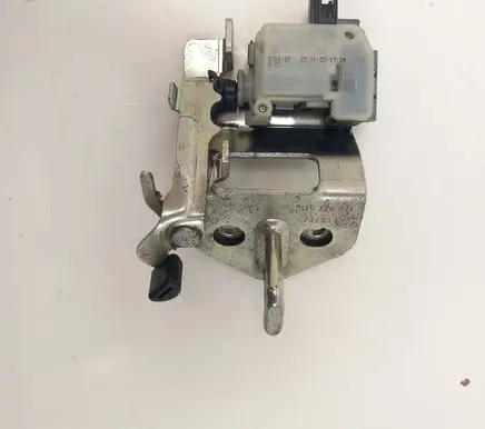 Skoda Octavia Mk2 (1Z) Loading door lock loop/hook striker 806615 1Z5827511C