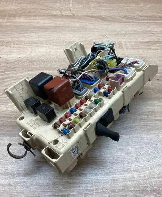 Toyota Previa (XR30, XR40) II Fuse module 8922144040