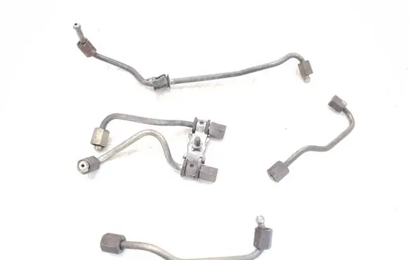 Honda FR-V Fuel injector supply line/pipe