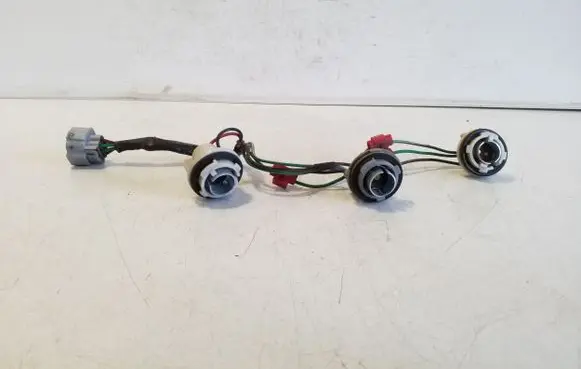 Mitsubishi L200 Tail light bulb cover holder