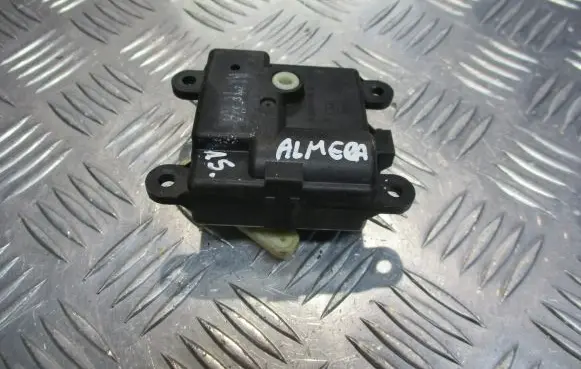 Nissan Almera N16 Central body control module 3T04030820