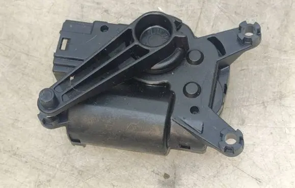 Volkswagen Touareg I Air flap motor/actuator 52411483R03 041005D05
