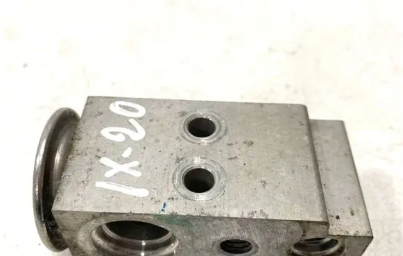 Hyundai ix20 Air conditioning (A/C) expansion valve DML9K1