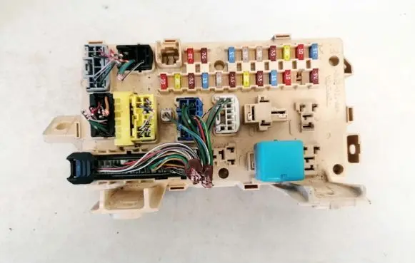 Toyota Avensis T250 Fuse box set no82641ca010f no82641-ca010-f