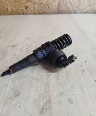 Volkswagen PASSAT B5.5 Fuel injector 038130073BA