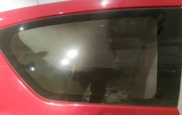 Rear door window glass