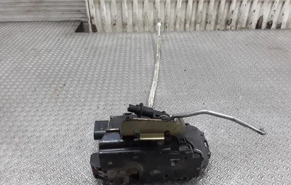 Audi A6 S6 C5 4B Front door lock