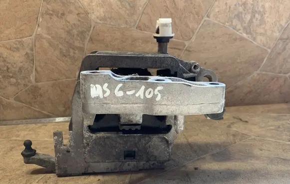 Engine mount bracket