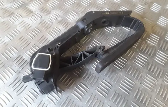 Mercedes-Benz E W211 Accelerator throttle pedal A2113000504