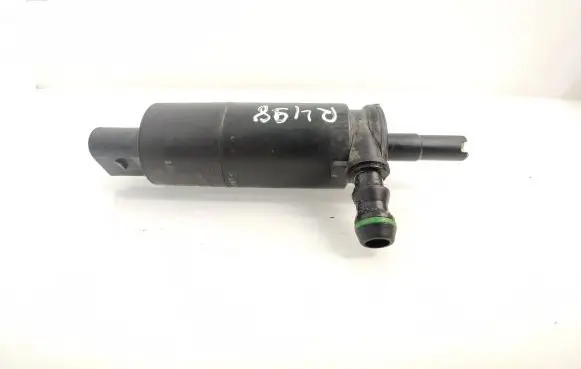 Skoda Octavia Mk2 (1Z) Headlight washer pump 3B7955681 0610