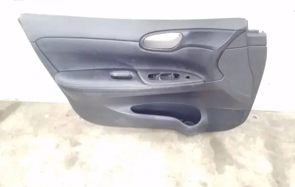 Nissan Pulsar Front door card panel trim 809013zl0a
