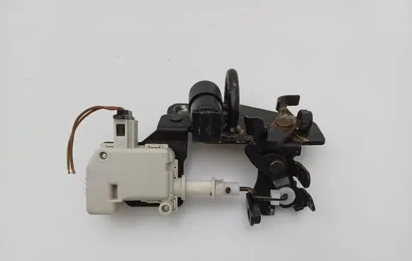 Skoda Fabia Mk1 (6Y) Shock absorber/damper mounting bracket 6Y0827511A
