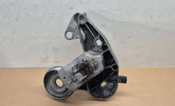 Engine mounting bracket