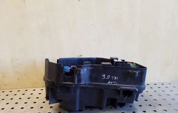 Volkswagen Touareg I Fuse module