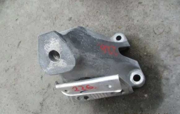 Audi A4 S4 B8 8K Engine mounting bracket 8K0199307BJ