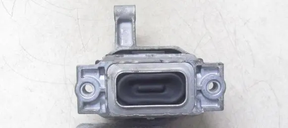 Audi Q3 8U Engine mount bracket 5N0199262