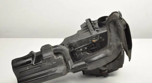 Mazda 3 III Air filter box PE01133AY