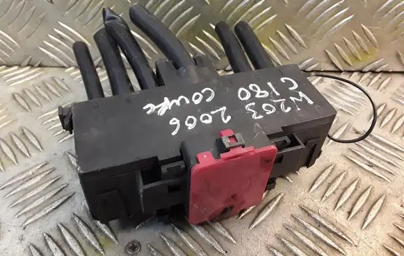 Mercedes-Benz C W203 Fuse box set A2035450803 2035450803