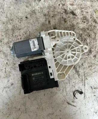 Volkswagen PASSAT B6 Front door window regulator motor 1k0959701p 1k0959793l
