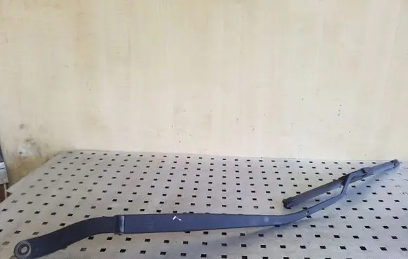 Chevrolet Captiva Front wiper blade arm