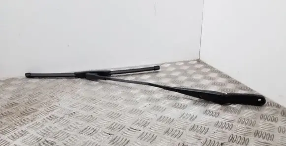 Front wiper blade arm