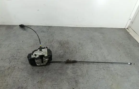 Nissan Note (E11) Rear door lock 