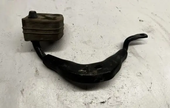 Muffler mount bracket/holder