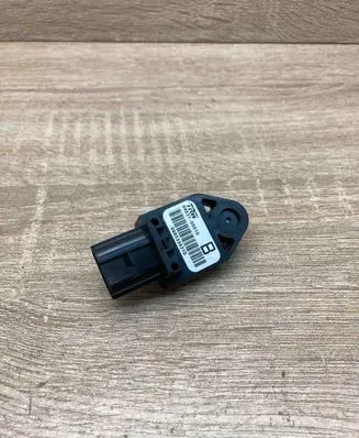 Toyota Avensis T250 Airbag deployment crash/impact sensor 8983105010 098533831D