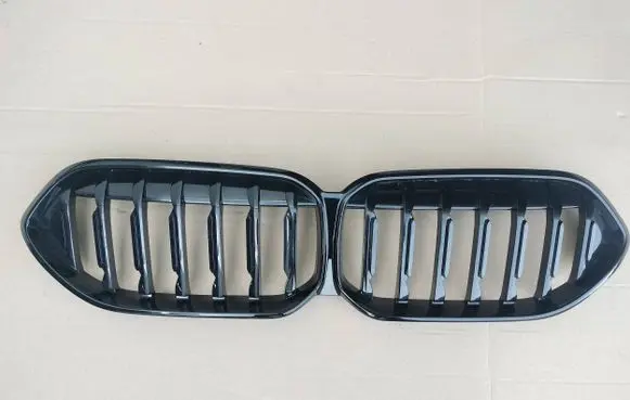 BMW 2 F44 Front bumper upper radiator grill 7476257