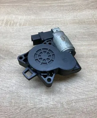 Mazda 5 Rear door window regulator motor GJ6A5958X