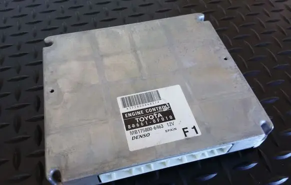 Toyota Corolla Verso AR10 Engine control unit/module 896610F010 MB1758006463