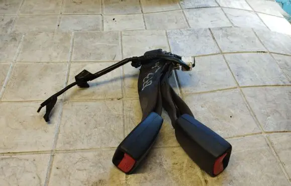 Mazda 6 Rear seatbelt 060404BA