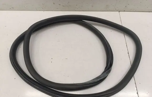 Rear door rubber seal (on body)