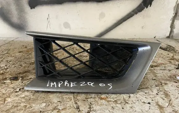 Subaru Impreza II Front bumper lower grill