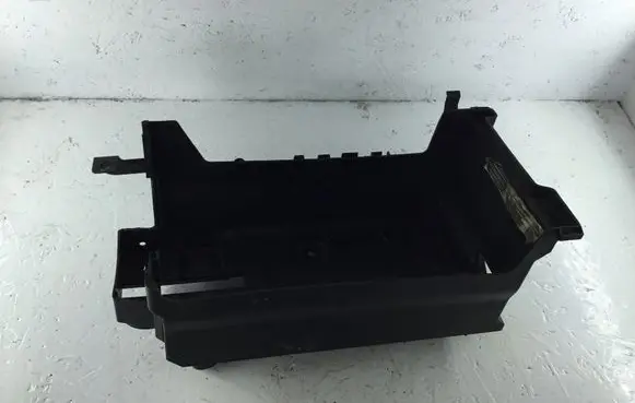 Opel Insignia A Battery tray 13310742