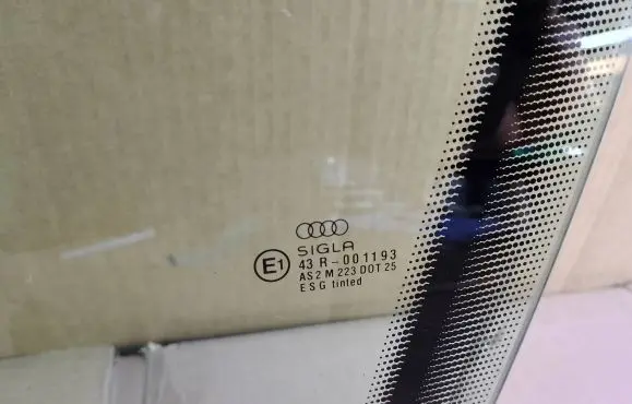 Audi 80 90 B3 Front door window/glass (coupe) 
